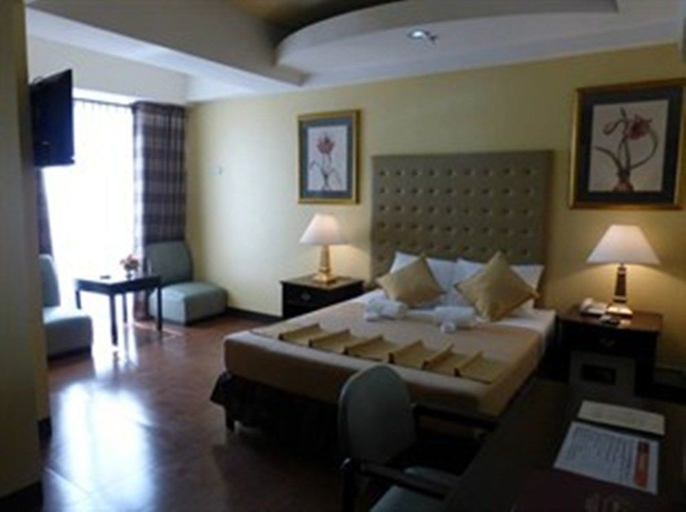 Silver Oaks Suites & Hotel Манила Экстерьер фото