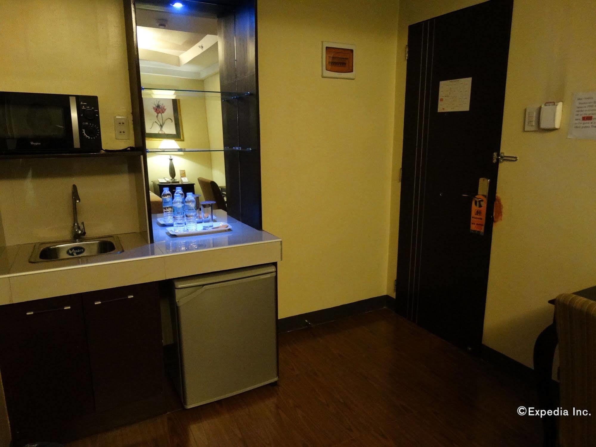 Silver Oaks Suites & Hotel Манила Экстерьер фото