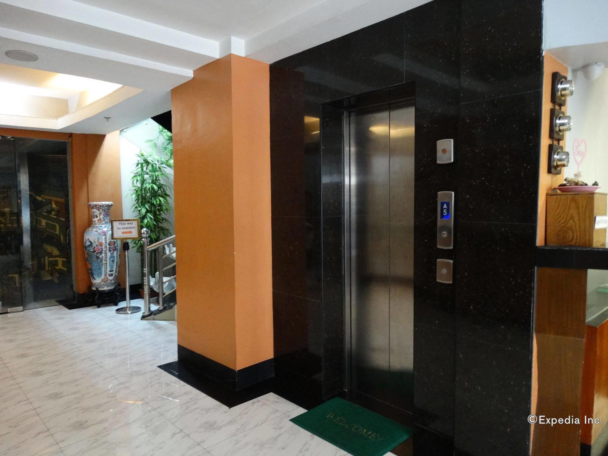 Silver Oaks Suites & Hotel Манила Экстерьер фото