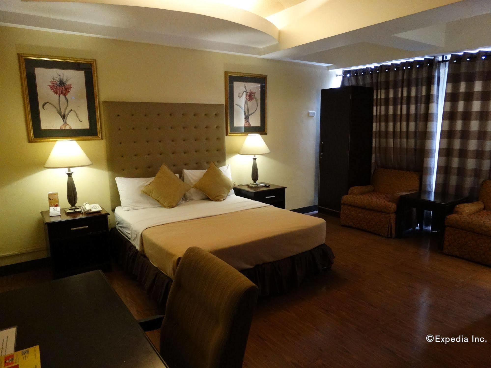 Silver Oaks Suites & Hotel Манила Экстерьер фото