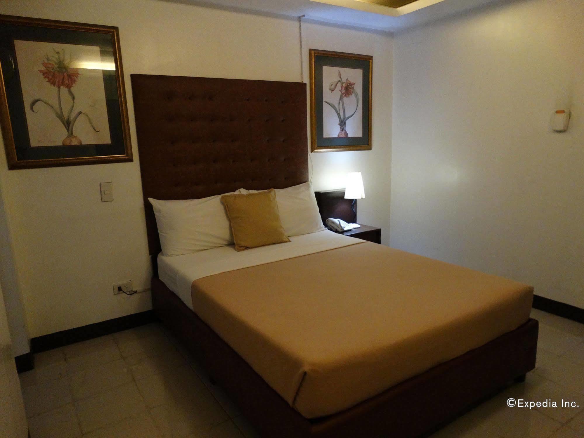 Silver Oaks Suites & Hotel Манила Экстерьер фото