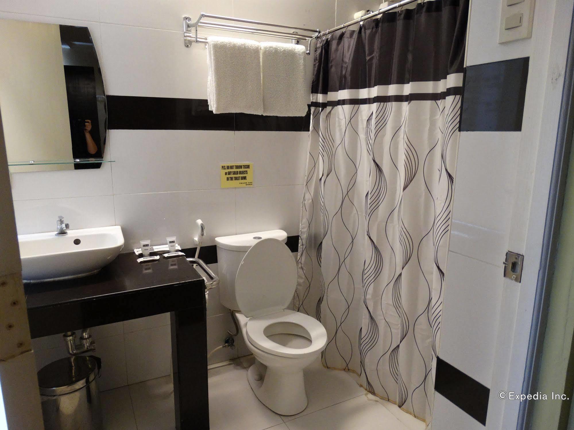 Silver Oaks Suites & Hotel Манила Экстерьер фото