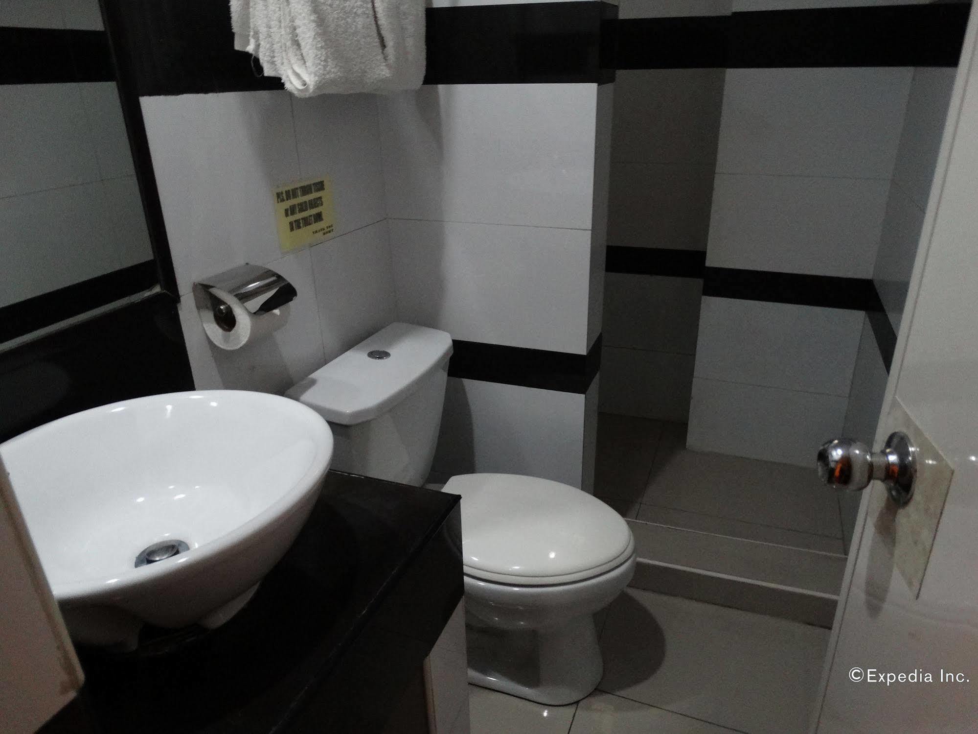 Silver Oaks Suites & Hotel Манила Экстерьер фото