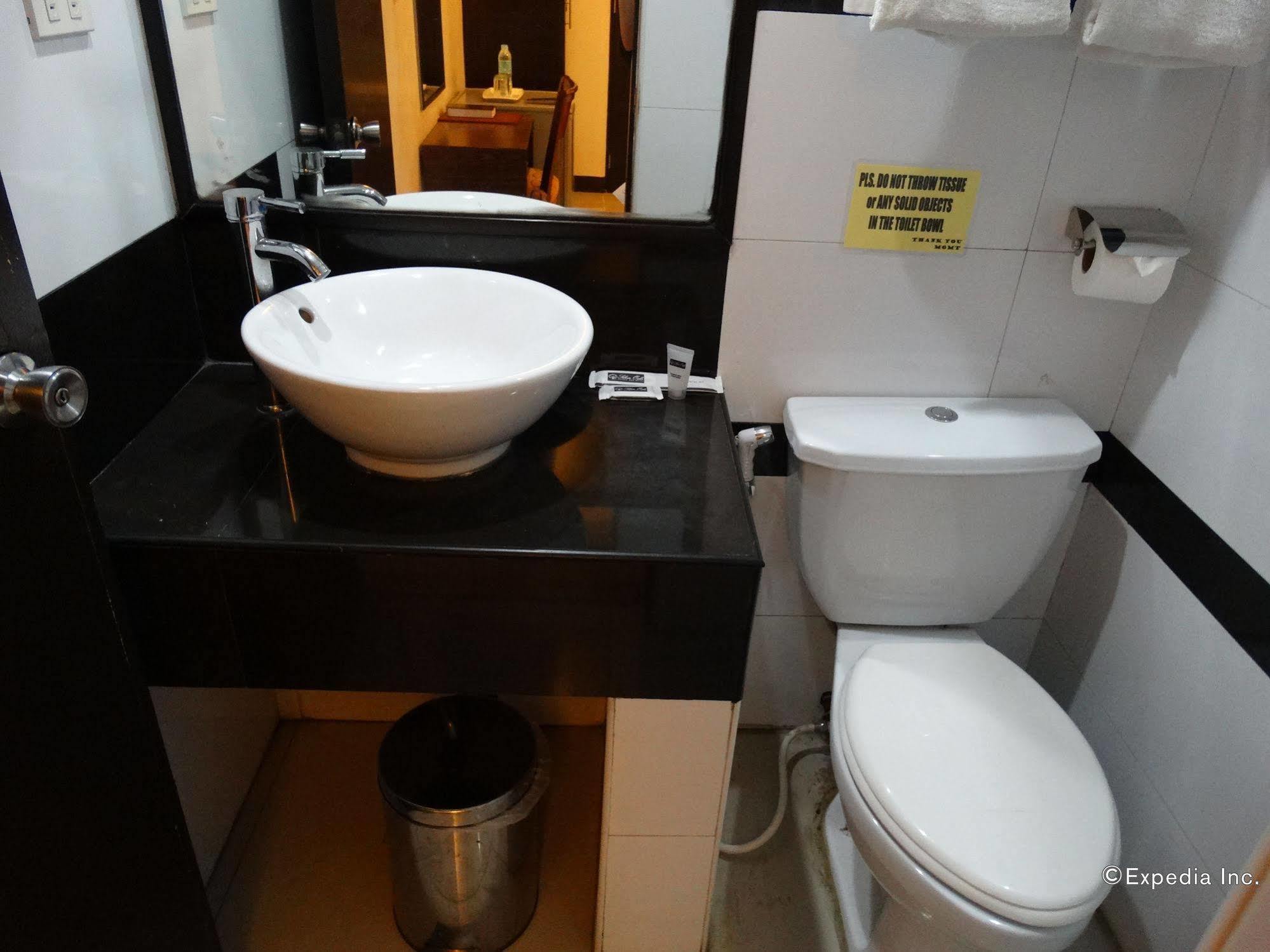 Silver Oaks Suites & Hotel Манила Экстерьер фото