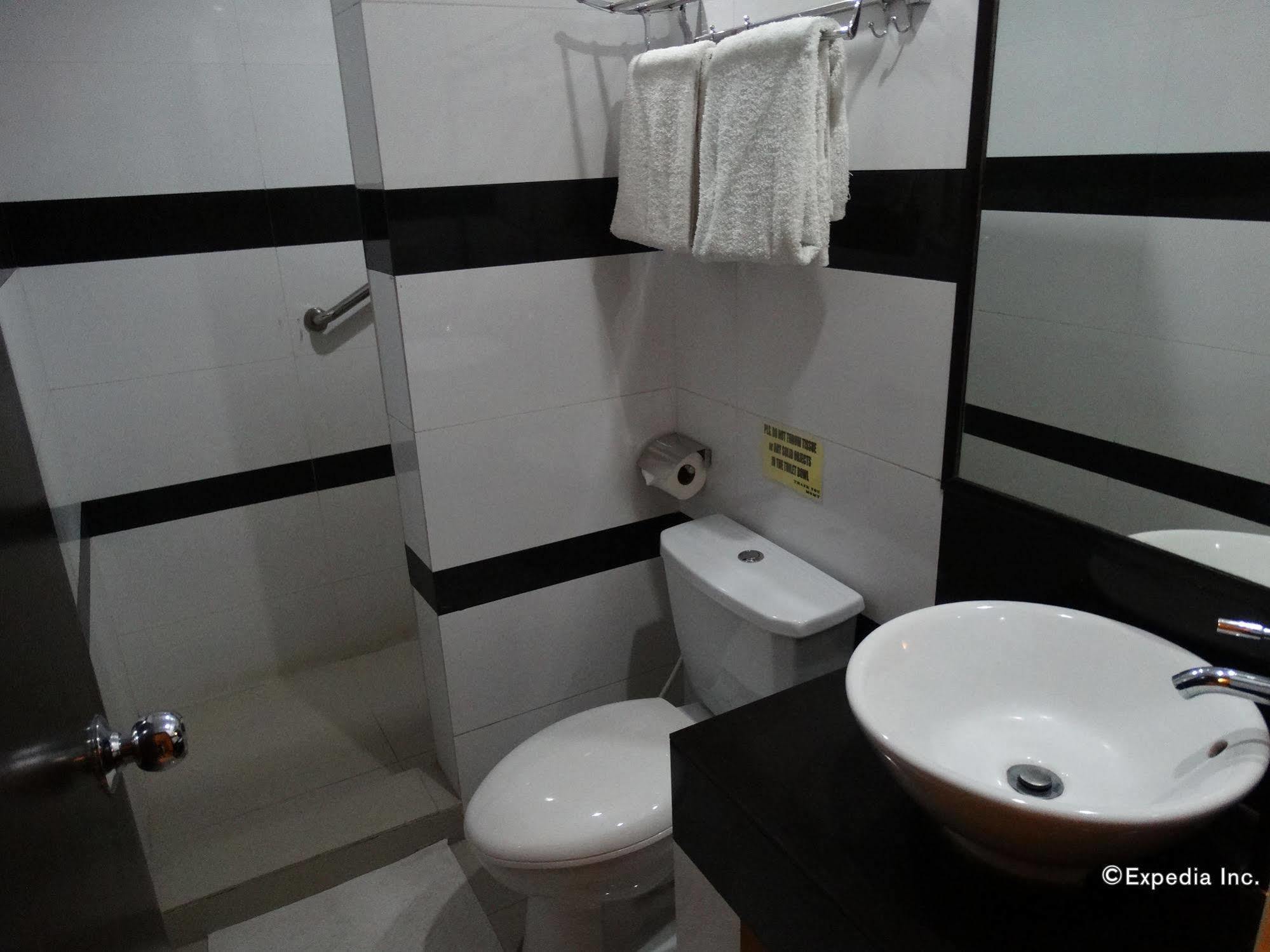 Silver Oaks Suites & Hotel Манила Экстерьер фото