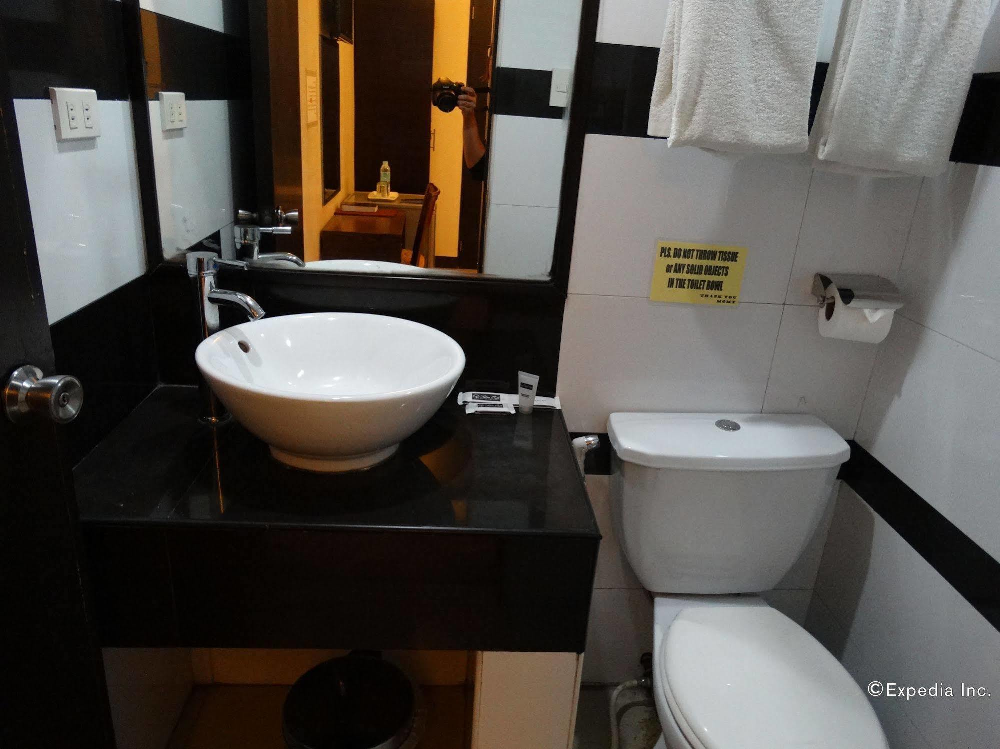 Silver Oaks Suites & Hotel Манила Экстерьер фото