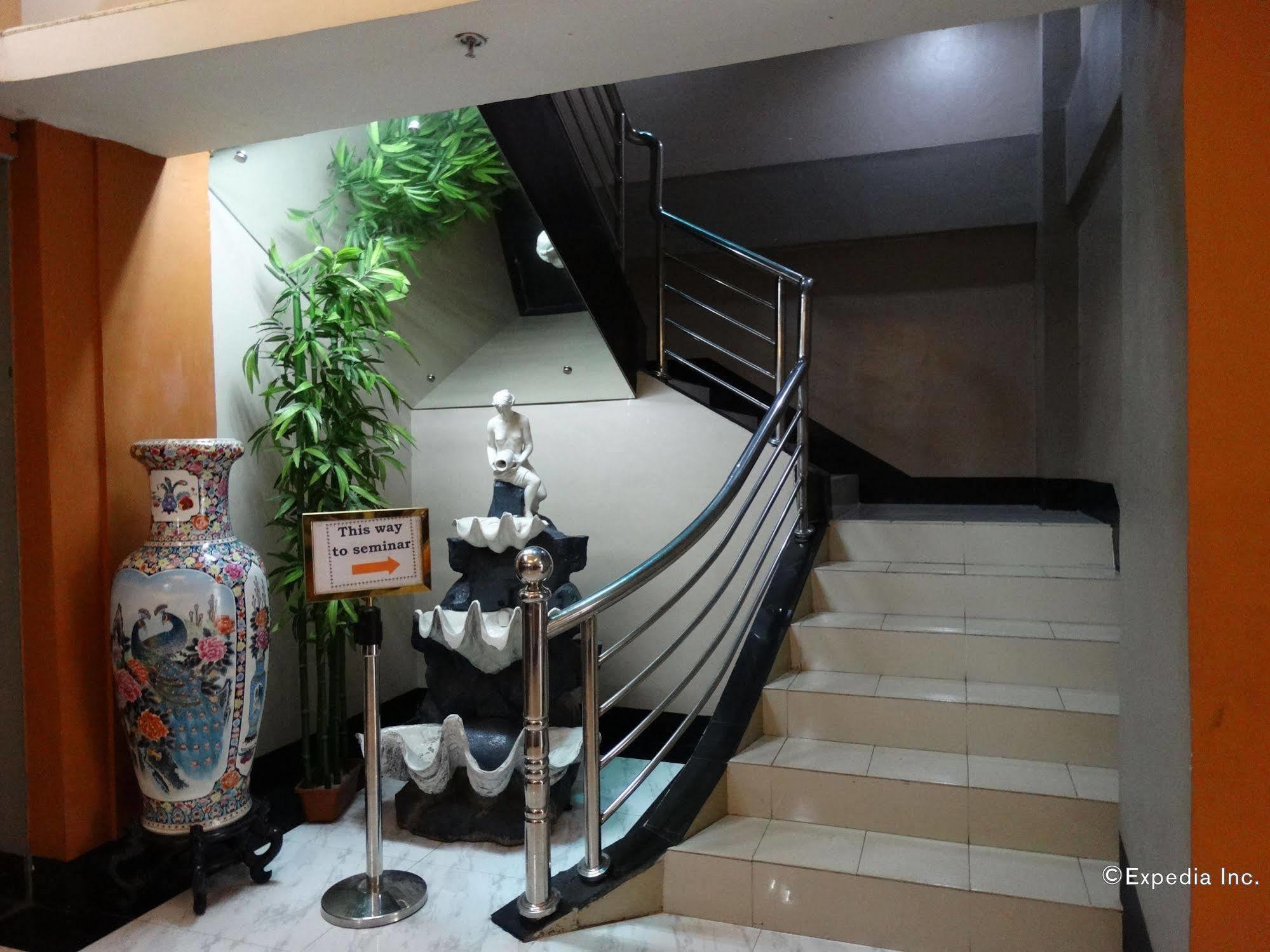 Silver Oaks Suites & Hotel Манила Экстерьер фото