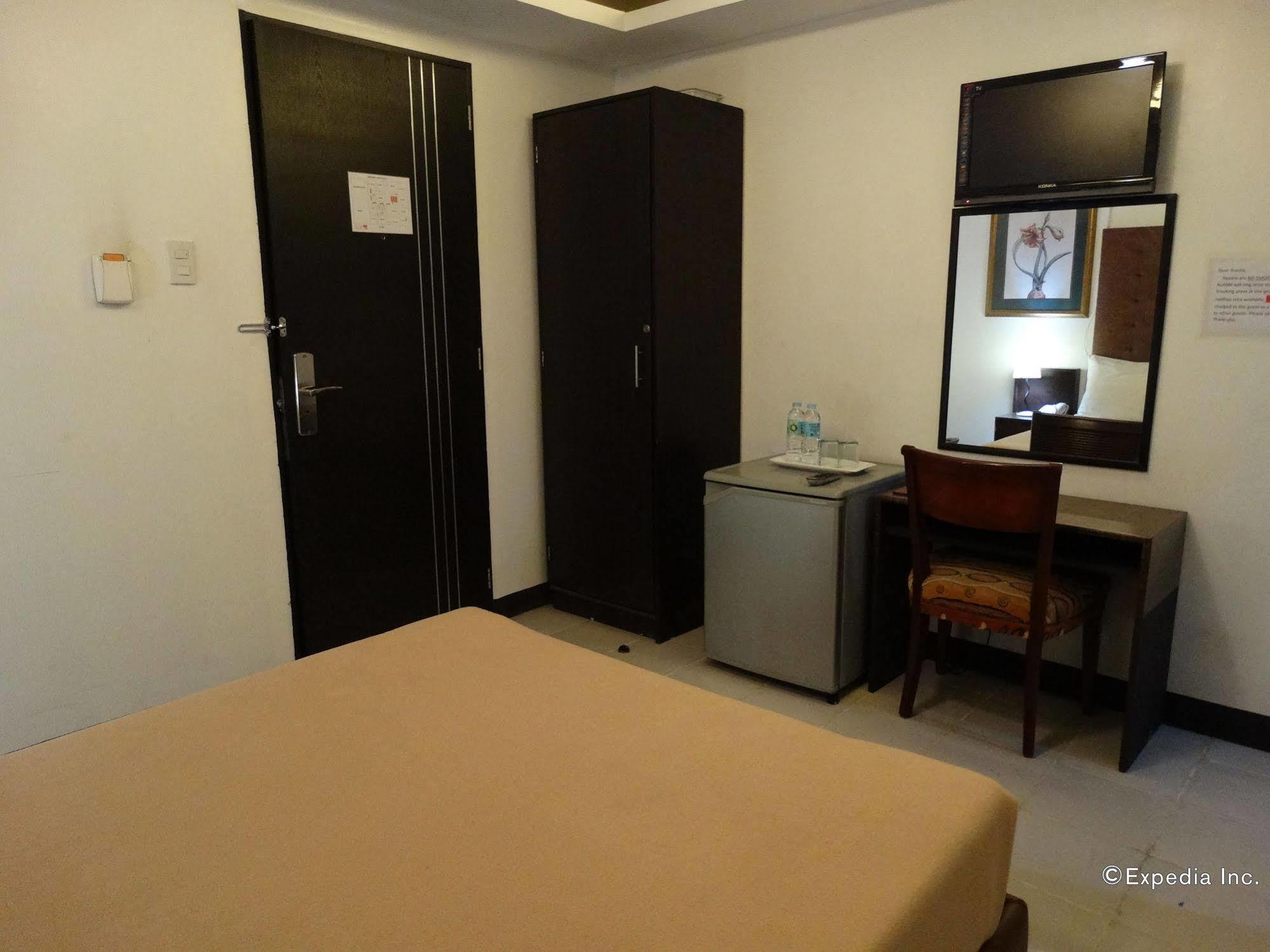 Silver Oaks Suites & Hotel Манила Экстерьер фото