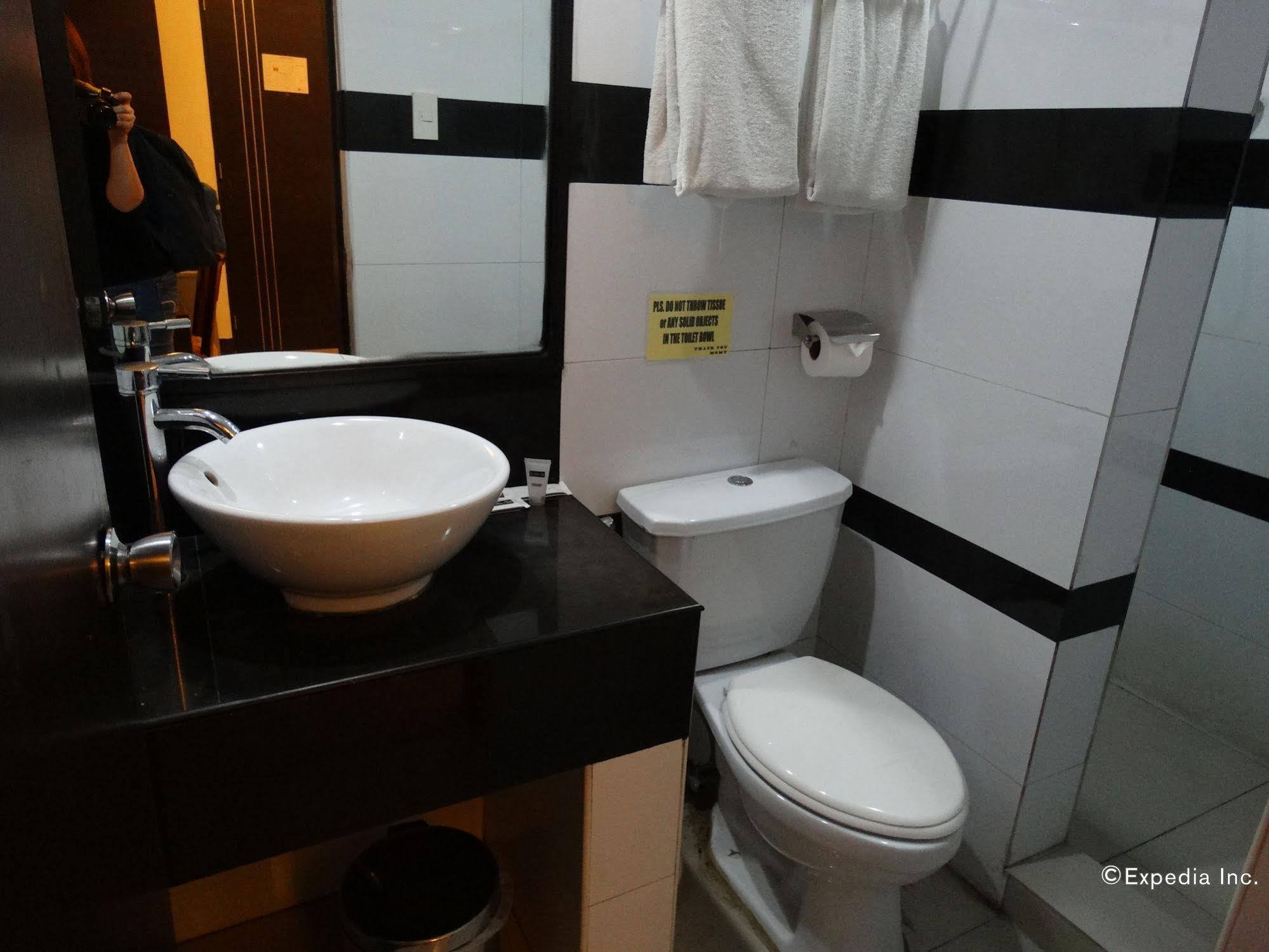 Silver Oaks Suites & Hotel Манила Экстерьер фото